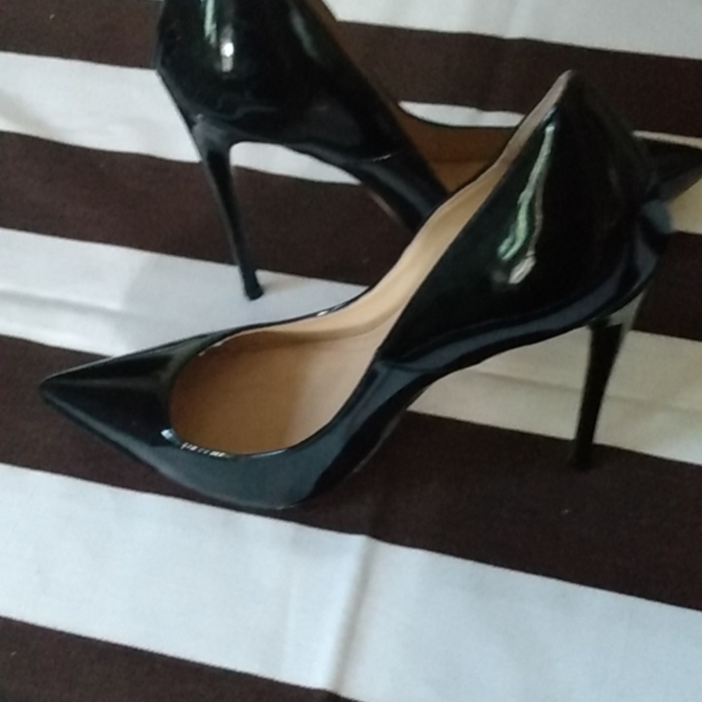 Shoes - Picture 7 of 8